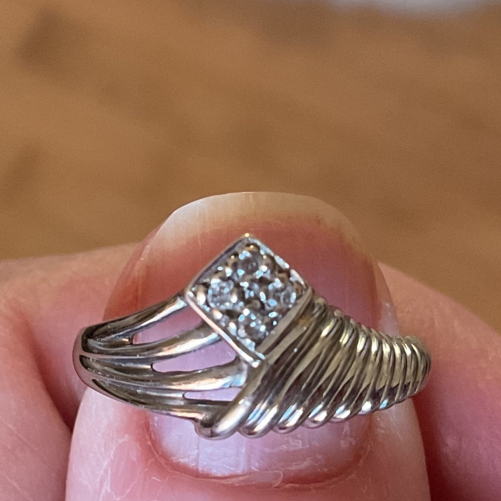 14 kt White Gold Diamond Woman Ring Size US 7